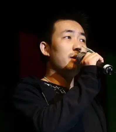 图文06年鹏城歌飞扬年最佳作曲何沐阳