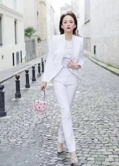 原创陈乔恩这么矮吗机场私服照最多1米5难道官方165身高是假的