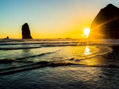 美丽的日落海,海岸,水,石头,太阳光芒 壁纸 - 1024x768