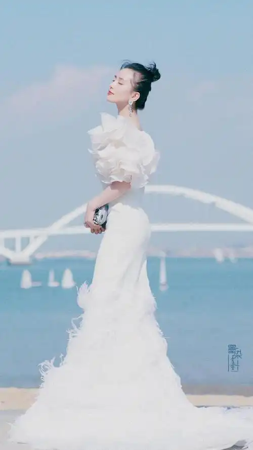 刘诗诗金鸡奖白色鱼尾流苏裙手机壁纸,美似天华,气质高贵优雅