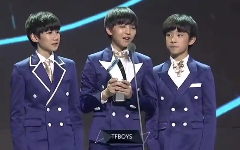 【tfboys】三小只的颁奖典礼合集(一)这是是他们第一次领奖,也是开始