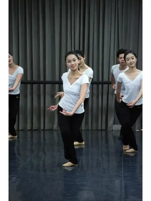 广西艺术学院舞蹈编导大一下