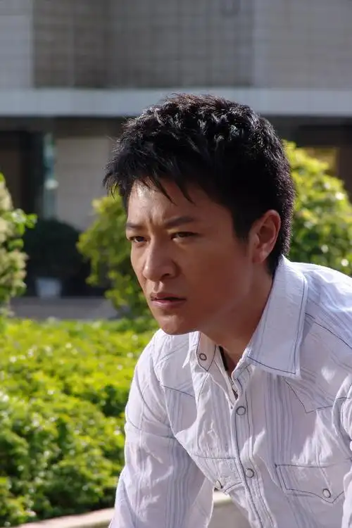 李宗翰出演《爱就爱了》昆明热拍