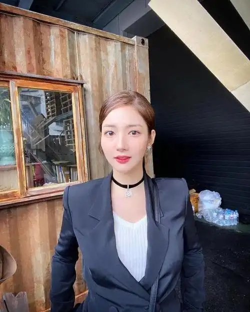 韩国娱乐圈有很多事业型女演员,韩国的职场内卷,确实有卷到娱乐圈,无