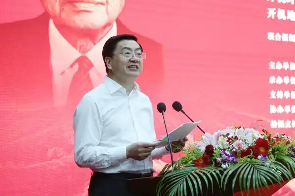 中共温州市委书记陈伟俊致欢迎词.