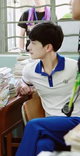 看杨洋这些照片仿佛就像是青春校园里那个喜欢的帅气学长呀是初恋的