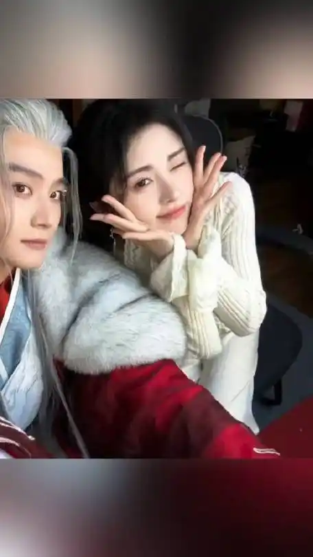 千香引杀青～合照里的鞠婧祎好可爱呀@鞠婧祎鸢鱼非的微博视频