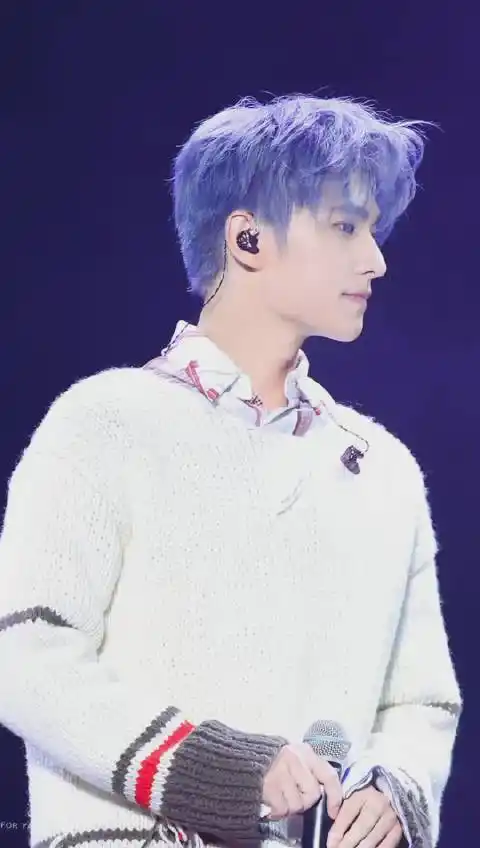 杨洋蓝发也太养眼了 ,好期待今年9.9的生日