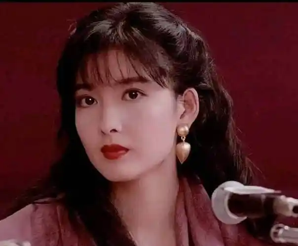 原创大饱眼福53岁周慧敏分享多张珍贵童年照网友从小美到大