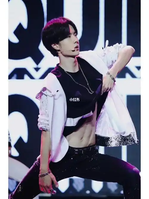 王一博腹肌壁纸