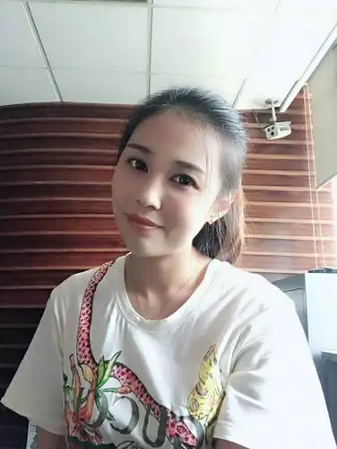 shirley曹   36岁 女 离异165cm大专