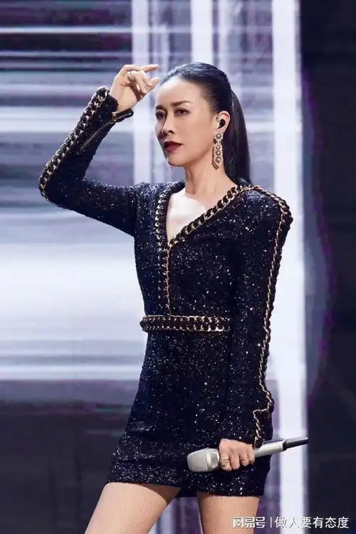 56岁女星那英暴瘦认不出脸部皱纹明显表情沧桑与过去判若两人