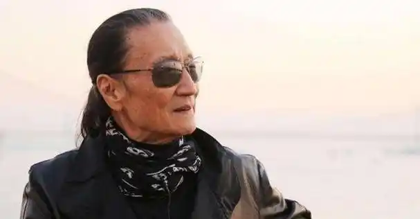 谢贤年轻时多厉害?李小龙与他合影靠边站,拍一部戏能