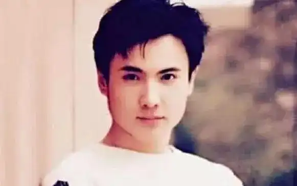 贾玲:我年轻时颜值不低,沈腾:谁还不是呢?岳云鹏"退出群聊"