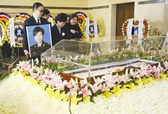 因上春晚一夜成名,年仅37岁热爱歌唱的她却因癌症离去,令人遗憾