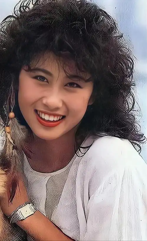 61岁的叶倩文,与林子祥结婚25年,未生一儿半女,婚姻依旧幸福