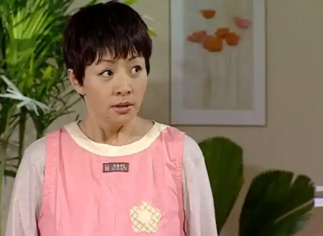 家有儿女:胡一统被人追债,结果他却躲到刘梅家,真是够可以的!