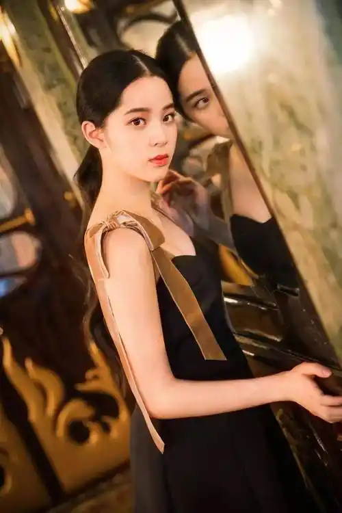 杨幂成为北电考官张纪中妻子怀孕火了欧阳娜娜演技引争议