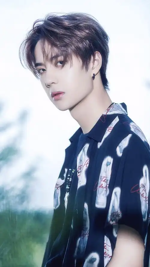 有王一博的高清无水印壁纸吗? - 知乎