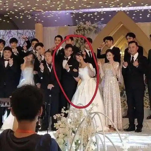 杨紫,李现客串《亲爱的》结婚啦!婚礼被拍,穿婚纱靠在李现怀里