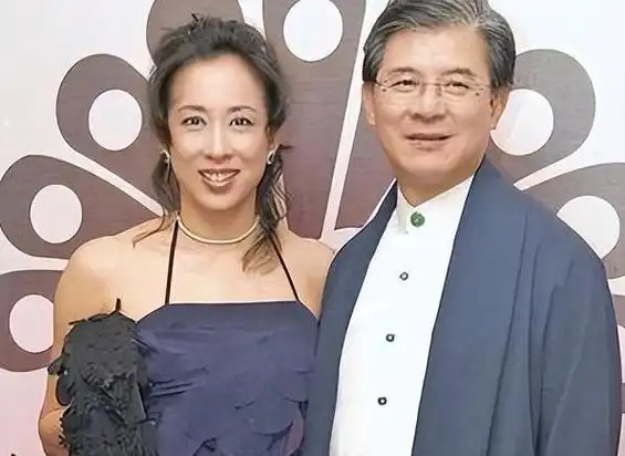 近日,朱玲玲和她老公罗康瑞一同现身,再次引发了关注.