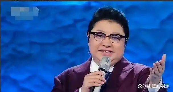 韩红瘦身成功!瘦到脸脱相撑不住衣服,网友表示变化太大了