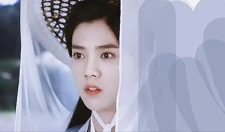 34岁鹿晗带货引热议,脸肿成"老嫂子",网友:撞脸65岁刘雪华