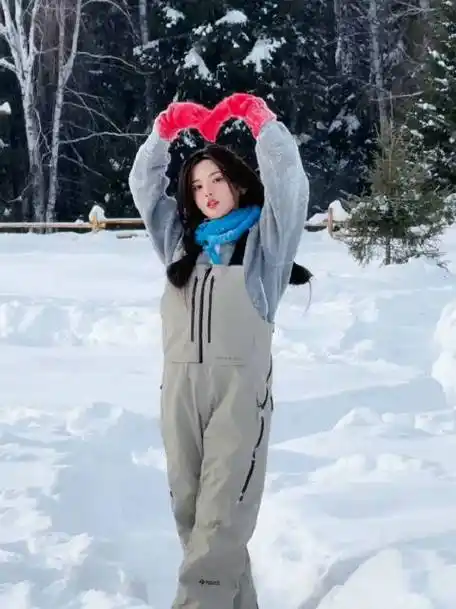 宝宝开心我也开心#杨超越初雪live图#99:雪地里撒欢  南方孩子看见