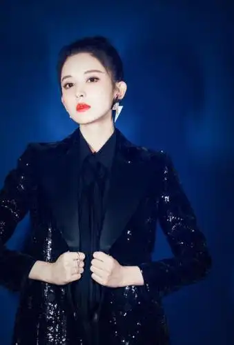 古力娜扎黑色西装魅力写真图片
