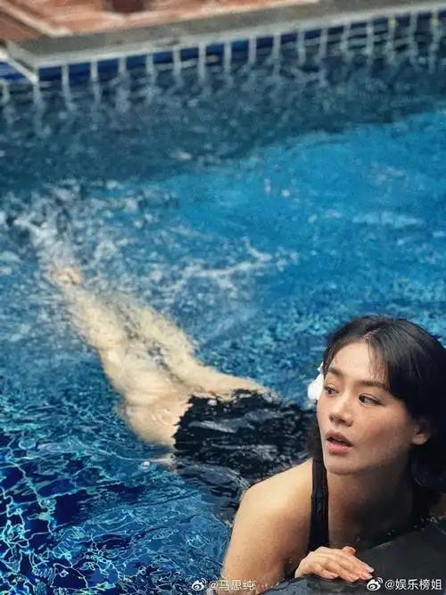 马思纯泳装##春节搭子