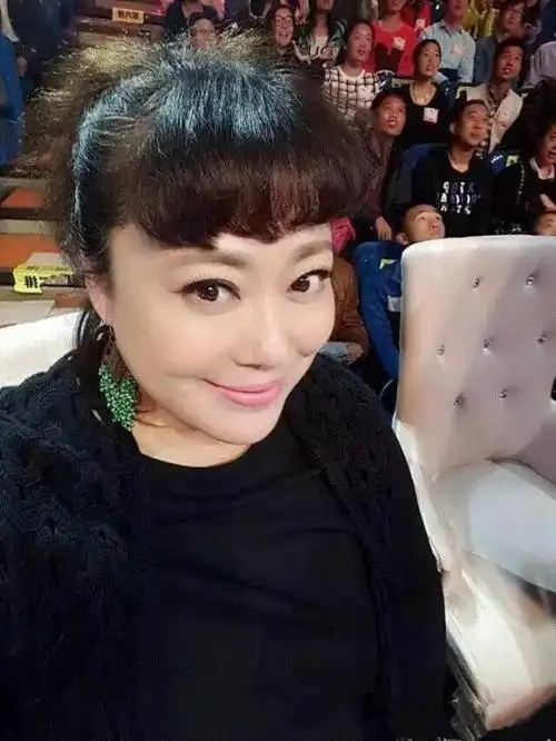 47岁的她曾又"丑"又胖,是大妈专业户,现在却再嫁