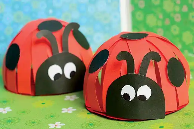 大班简单手工剪贴纸条粘贴画立体瓢虫步骤图解