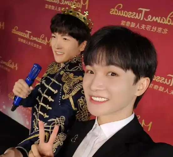 网友:两个周深笑得好甜!