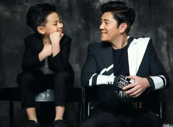 回顾:不老男神蔡国庆拒绝那英示爱,娶富婆为妻,儿子是他的骄傲