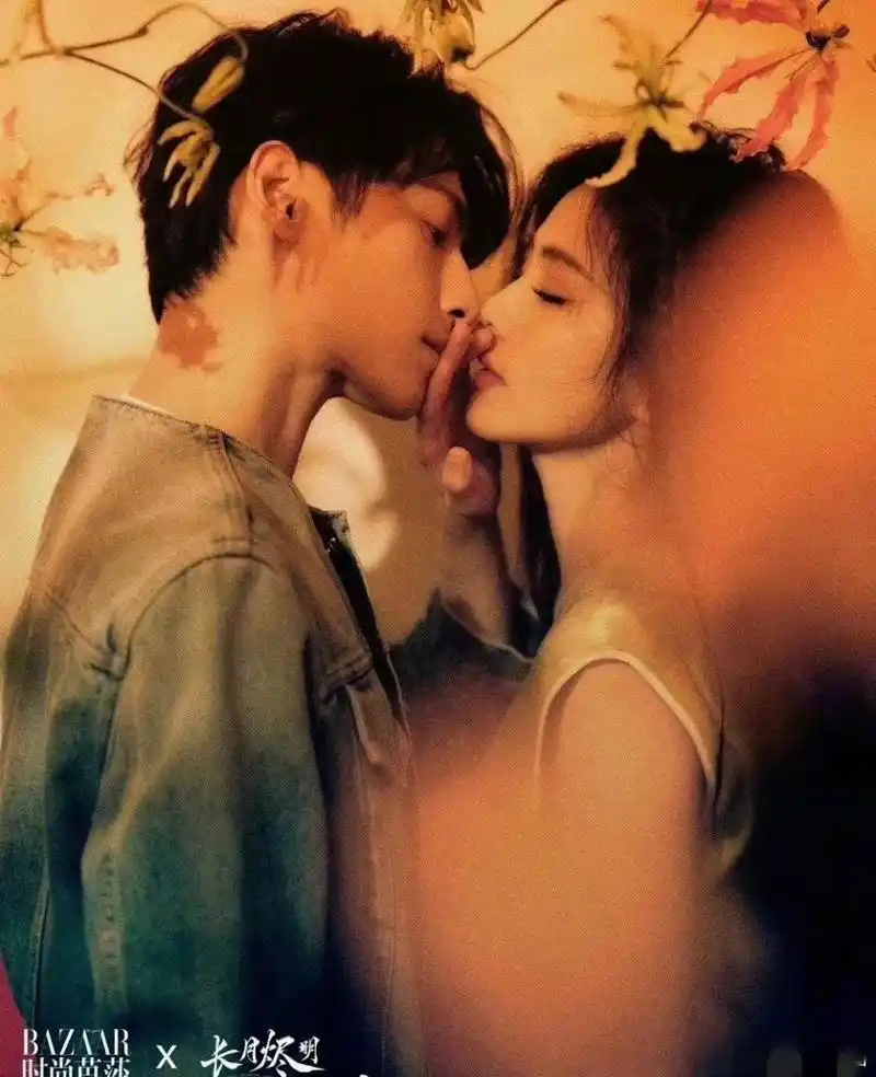 时尚芭莎杂志上,罗云熙,白鹿合照好甜呀!