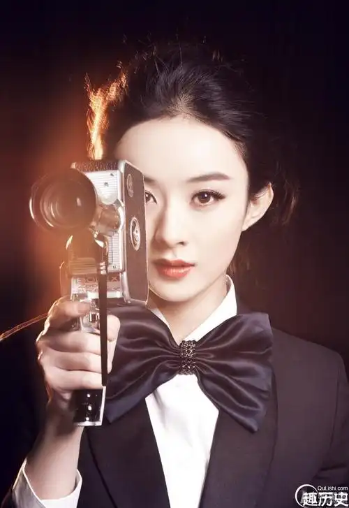 赵丽颖全新暗系大片酷帅十足不再小清新25