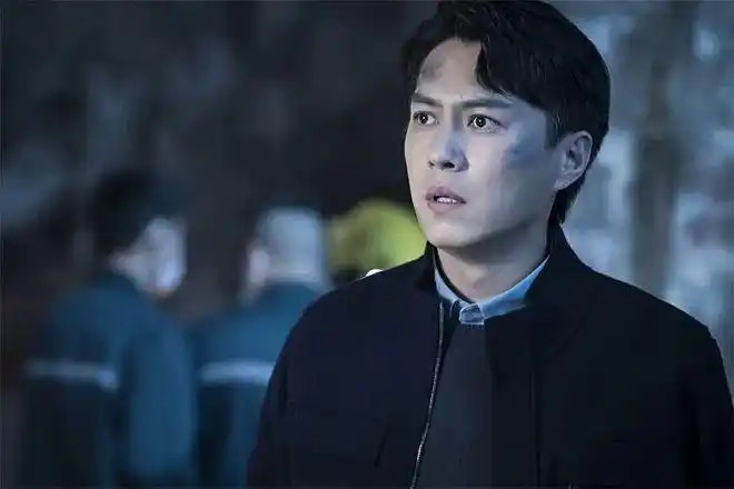 突围靳东要求干部重新认识自己遭误解