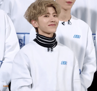 蔡徐坤指脸动作