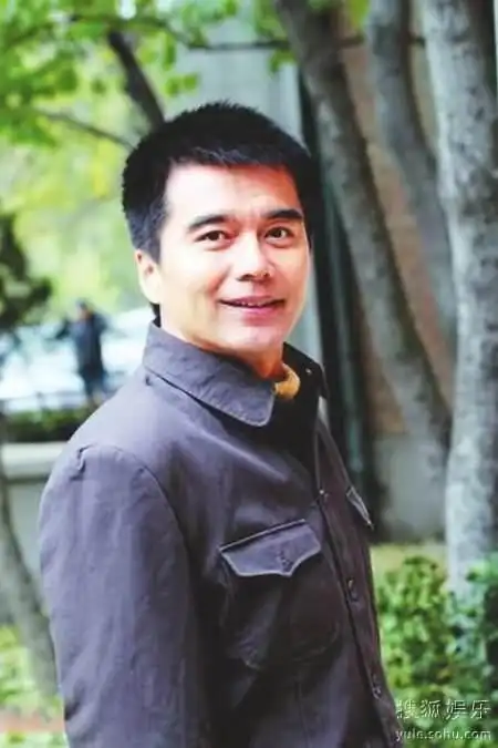 演员吴越我50岁了依然单身一直都在为自己活