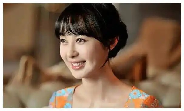 网红脸美人vs古典美人,看似无敌,实际隔不住一线间隙_李菲儿_自然