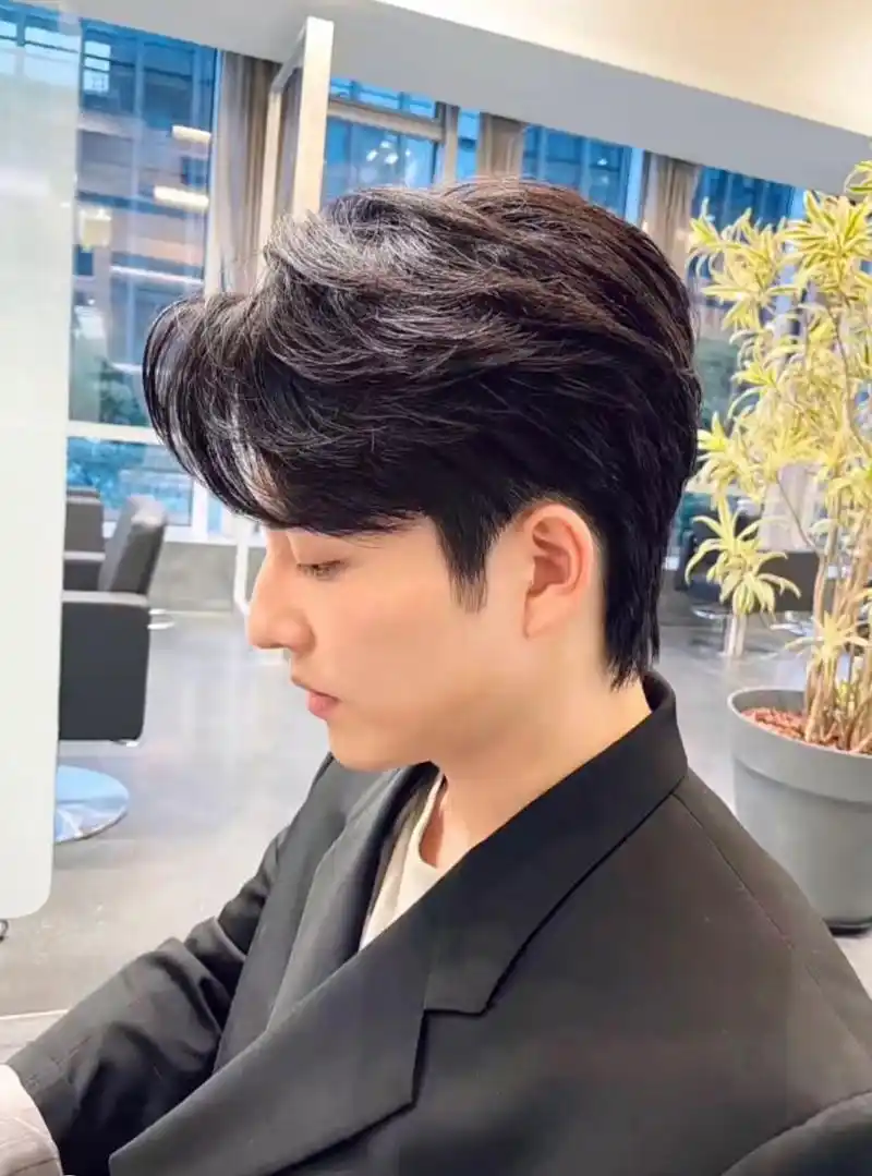 "男土纹理烫男生钢夹烫男土穿搭男生好看发型参考v这款韩系男士发型