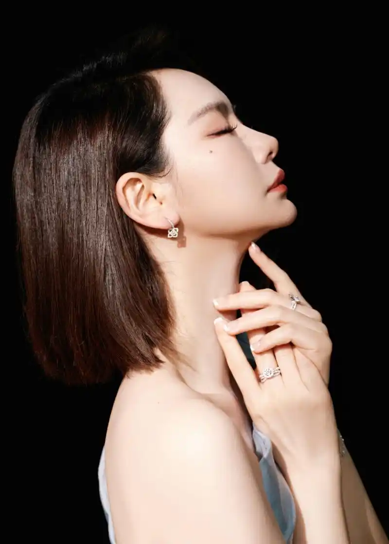 戚薇美妆头像写真