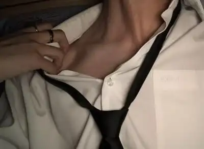 迷人wang 部位 局部 男 手控 西装 锁骨