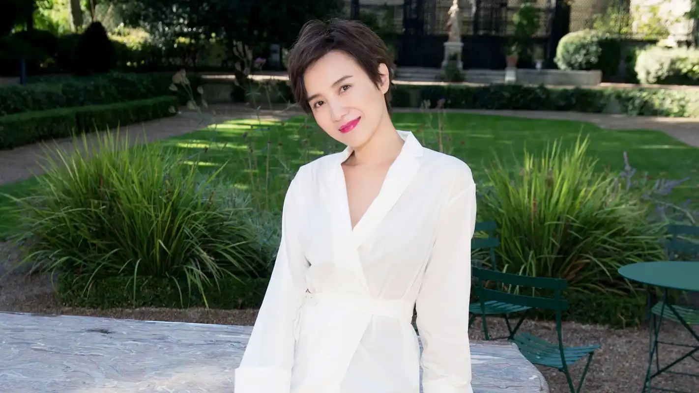 美女演员宋佳高清桌面壁纸下载