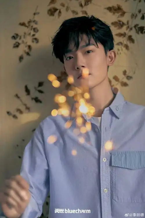 李明德新综证件照原图直出#李明德的证件照帅到我了!