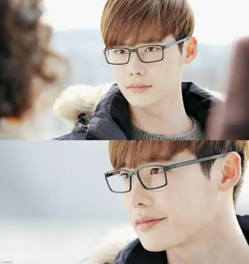 李钟硕 二硕 匹诺曹 达布叔叔 戴眼镜的样子看得心都化了