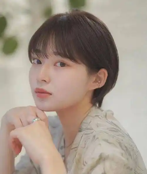 秋冬中短发发型,时尚优雅,在寒冷的秋冬依然美丽_日式_个性_层次感