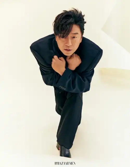 黄渤芭莎男士五月刊封面##黄渤艺术感意趣大片