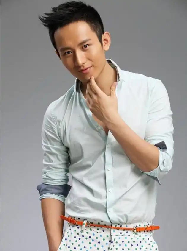 《琉璃》接近尾声,成毅以前罕见的4张照片爆出,和现在相比如何