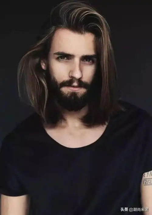男生有什么发型好看(适合男生留的长头发的发型)(3)